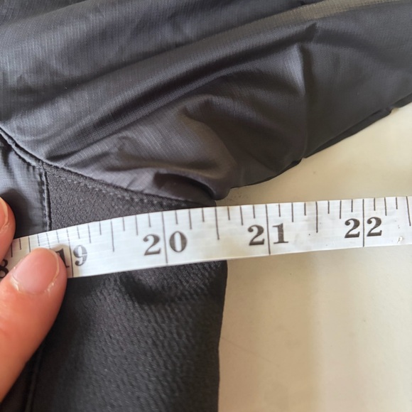 Brooks Black Insulated Running Jacket Women’s Size Medium Active - Picture 10 of 11